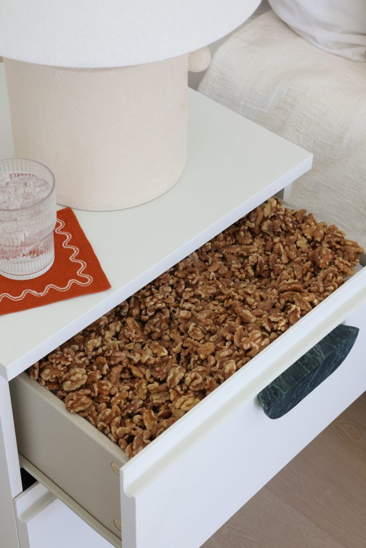 دراسة جديدة: تحسن جودة النوم لدى الشباب الذين يتناولون الجوز يومياً